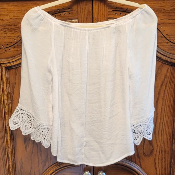 American Int. White lacy 3/4 sleeve off shoulder semi sheer embroidered blouse.M - Picture 3 of 5